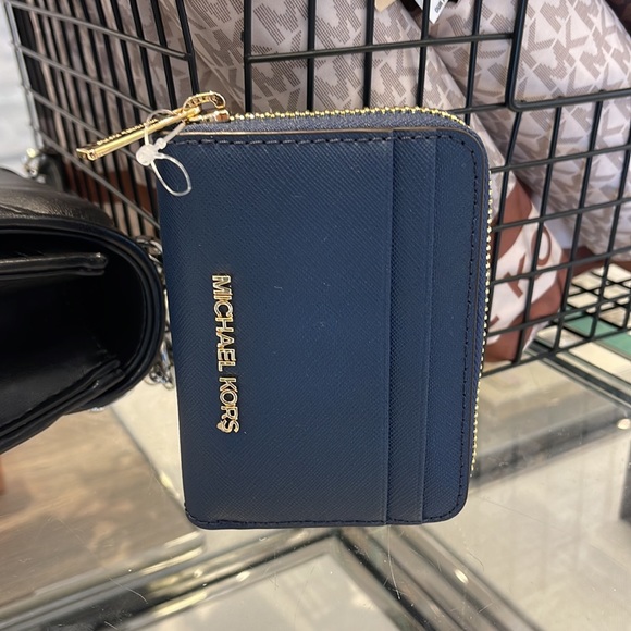Michael Kors Jet Set Travel Medium Zip Around Card Case 
Color: Navy 
NWT - Picture 15 of 16